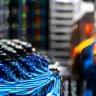 Tecnico all’opera su fibra ottica
